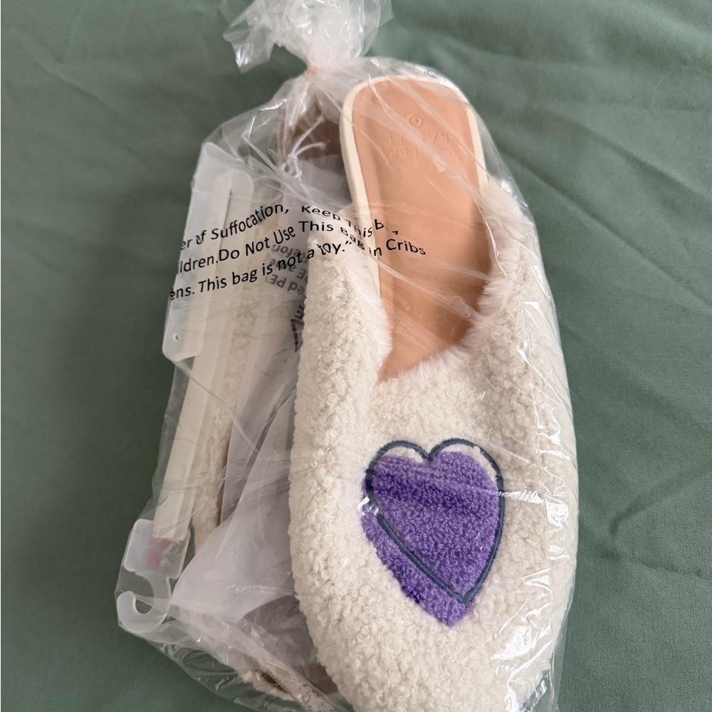 Roller Rabbit Slippers NWT - image 4